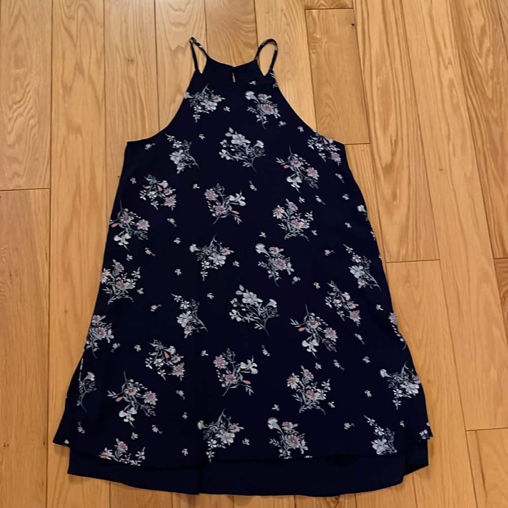 5 for $25 🛍️ Navy blue floral dress size S